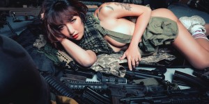 【迈博娱乐】吃雞也能這麼性感！「排球女神」尺度全開，火辣胴體引爆視覺火藥庫！