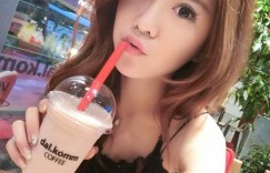 【迈博娱乐】專業「正妹主持人」勇闖男人殿堂！「元氣小蓁蓁」爆乳Hold住全場！