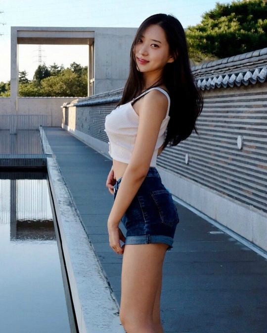 韩国美女高清裸露阴 大胆美女模特裸露写真
