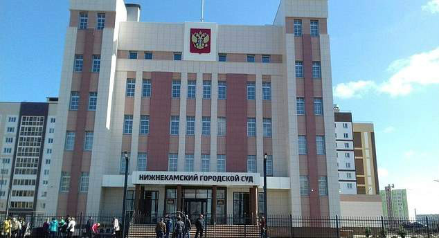 俄罗斯男子被女友砍13刀 法庭求婚请法官从轻量刑