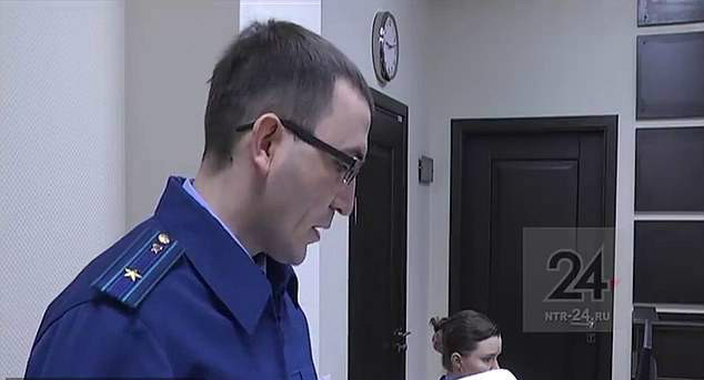 俄罗斯男子被女友砍13刀 法庭求婚请法官从轻量刑