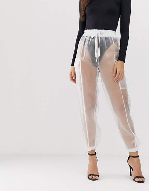 透明纱裤引发热议话题 穿了等于没穿令人浮想联翩