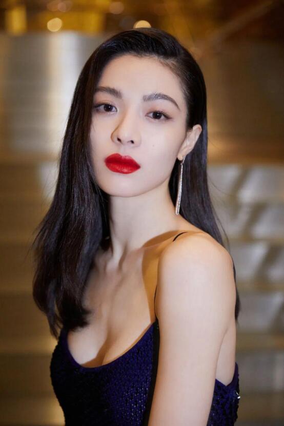 钟楚曦  第八届温哥华华语电影节最受欢迎女演员美照分享及个人资料