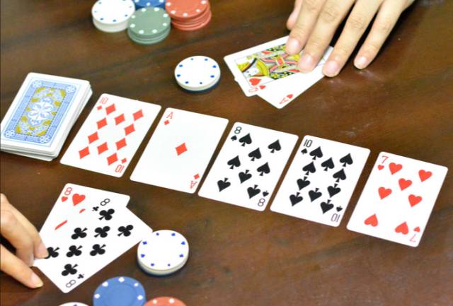 【EV扑克】教学：翻牌中暗三条，如何打赢更多？