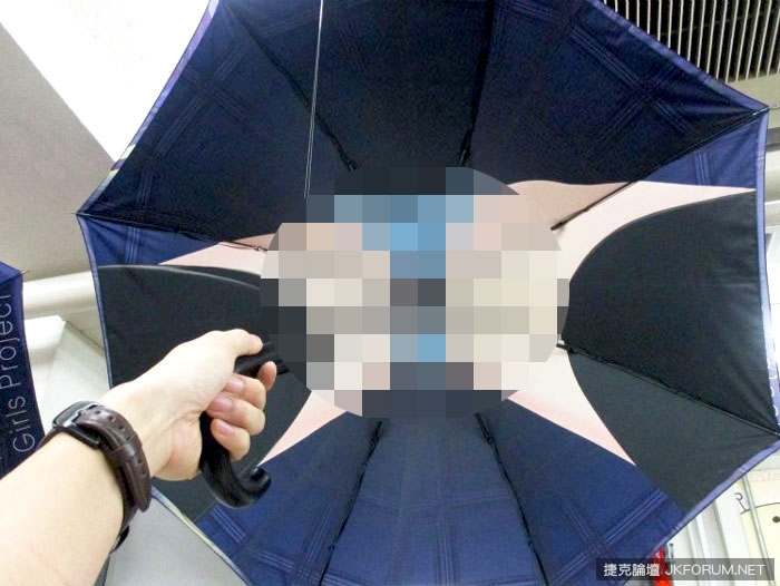日本人用 3 年時間做了一把可以偷窺裙底的雨傘