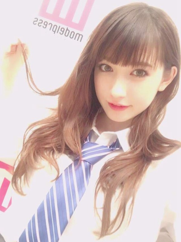 當選「最可愛日本高中生」中村友茉，混血外表穿上性感泳衣寫真，要讓男同學暴動了！