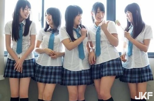日本女高中生崩壞實錄　她們在大頭貼機裡都在露小褲褲啊！