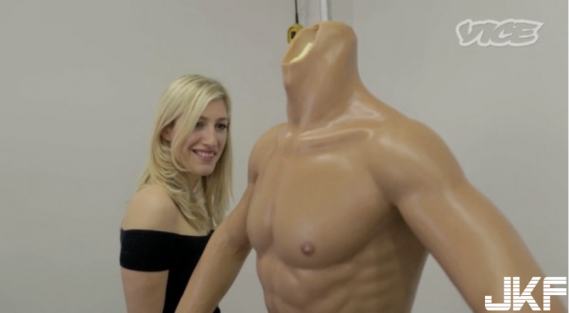 女性情趣商品新境界！記者親身試驗男版充氣娃娃……一腳跨上新男寵～騎乘式自己來超嗨