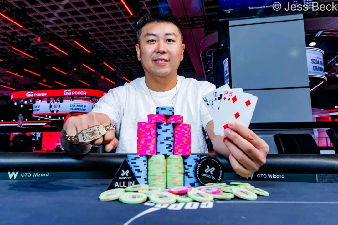 【EV扑克】2026 WSOP | 王阳勇夺$5,000底池限额奥马哈冠军，拿下首条金手链
