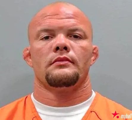 UFC名将安东尼·史密斯因家庭纠纷被捕，面临三项重罪指控，大发体育助力你的致富之路！
